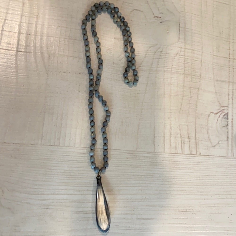 Beautiful ladies necklace. 21” over all length